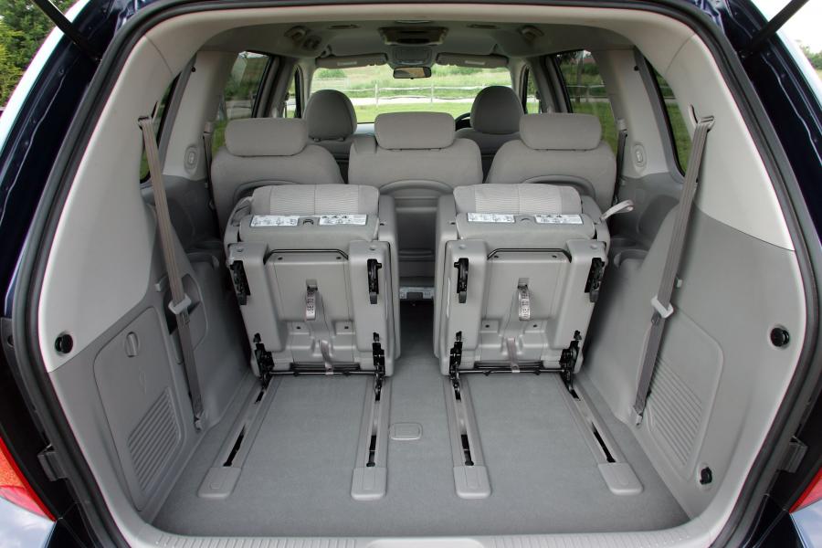  Kia Sedona 2006 года  (фото 30 из 50)